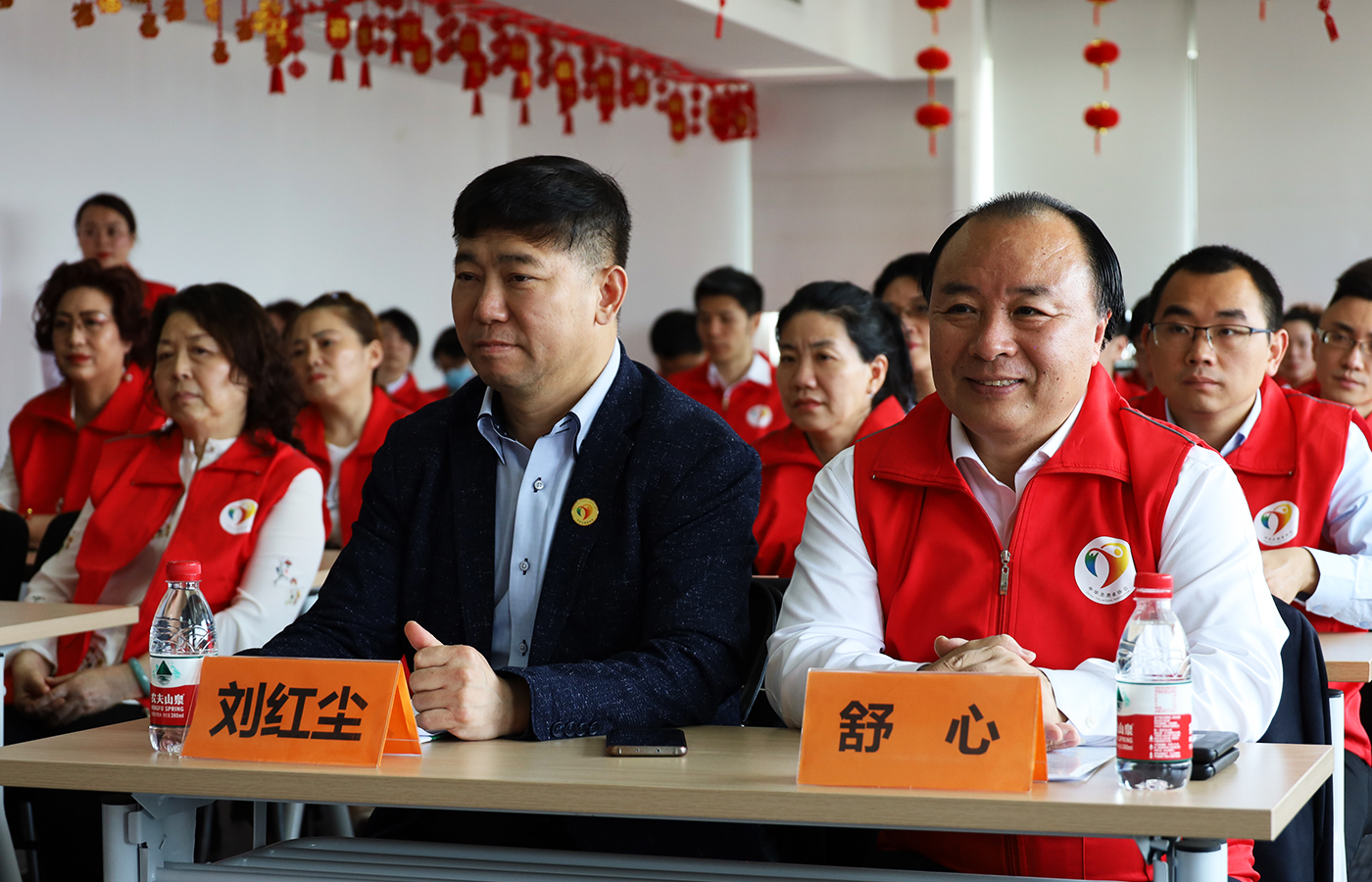 2021年4月27日上午，中华志愿者协会婚姻情感维护服务队，在维情集团上海总部隆重举行庆祝和宣誓仪式。